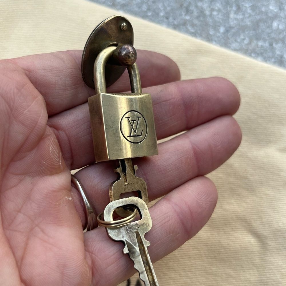 Rare Vintage Mounted Padlock Hardware with Keys #304 l7 - Picture 7 of 8